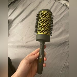 Drybar round brush